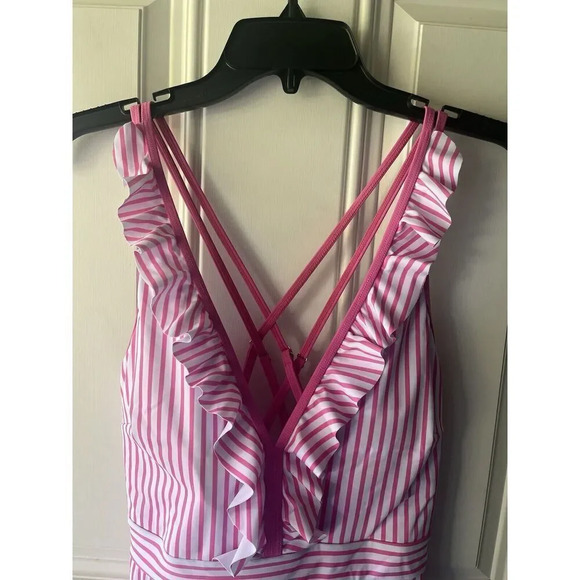 Swimsuit NWT  Women Ruffled V Neck Design Strapy Open Back One Piece Swimwear XL - Picture 5 of 11